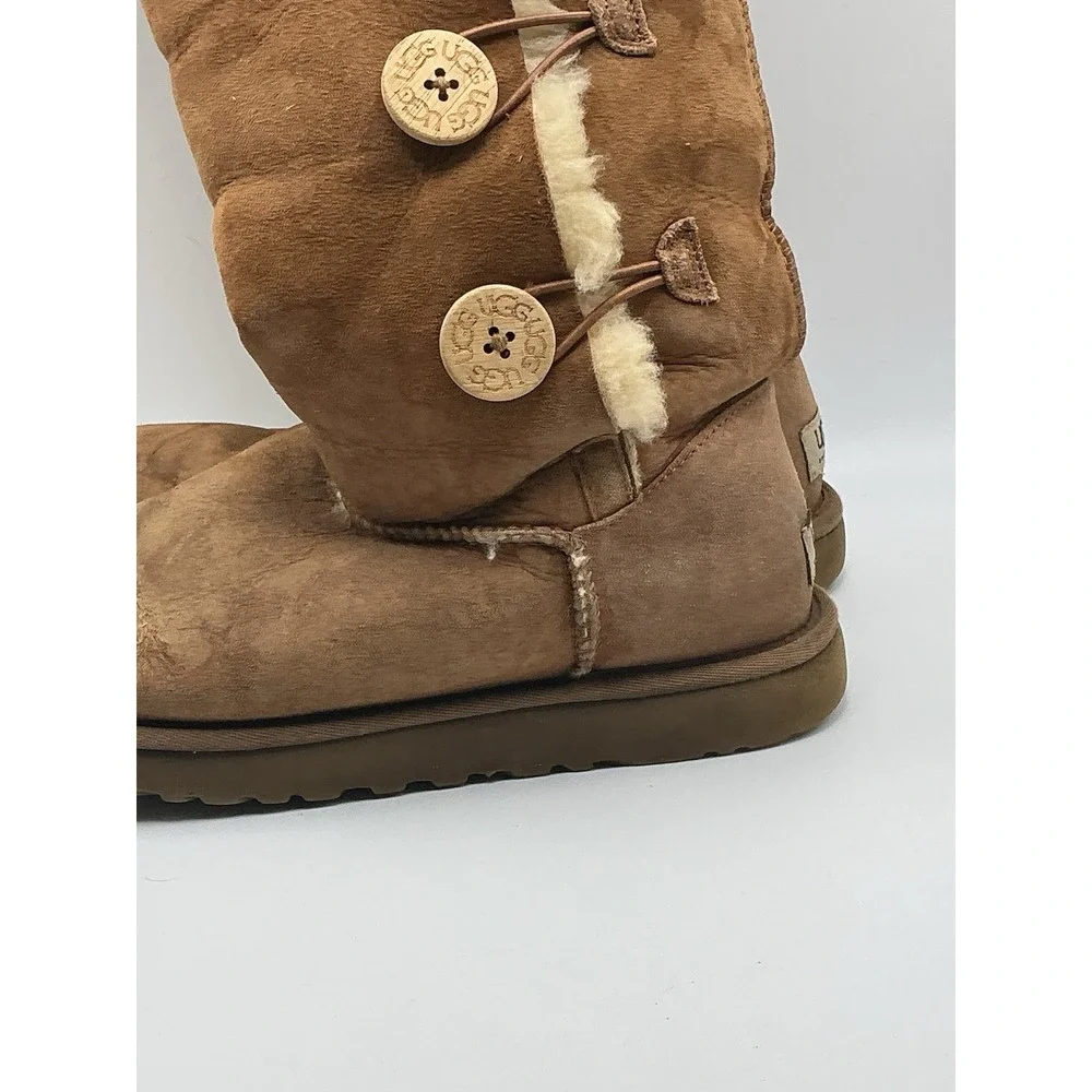 UGG #1873 Bailey Button Triplet Tall Sheepskin Boot Women's Size US 9 Chestnut